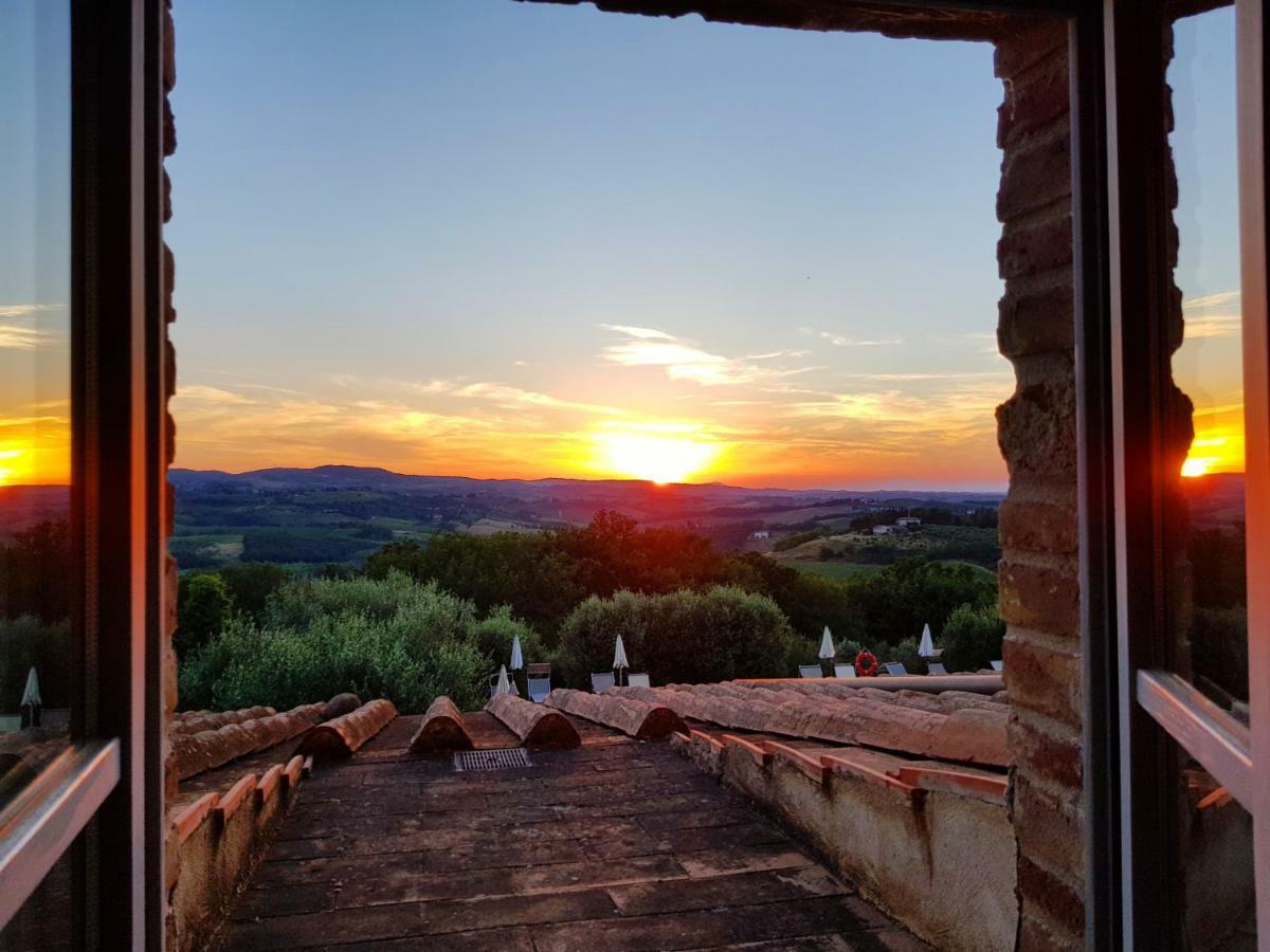 Appartamenti Ava E Tegrino Nell'Antica Dimora Di Fulignano San Gimignano Bagian luar foto